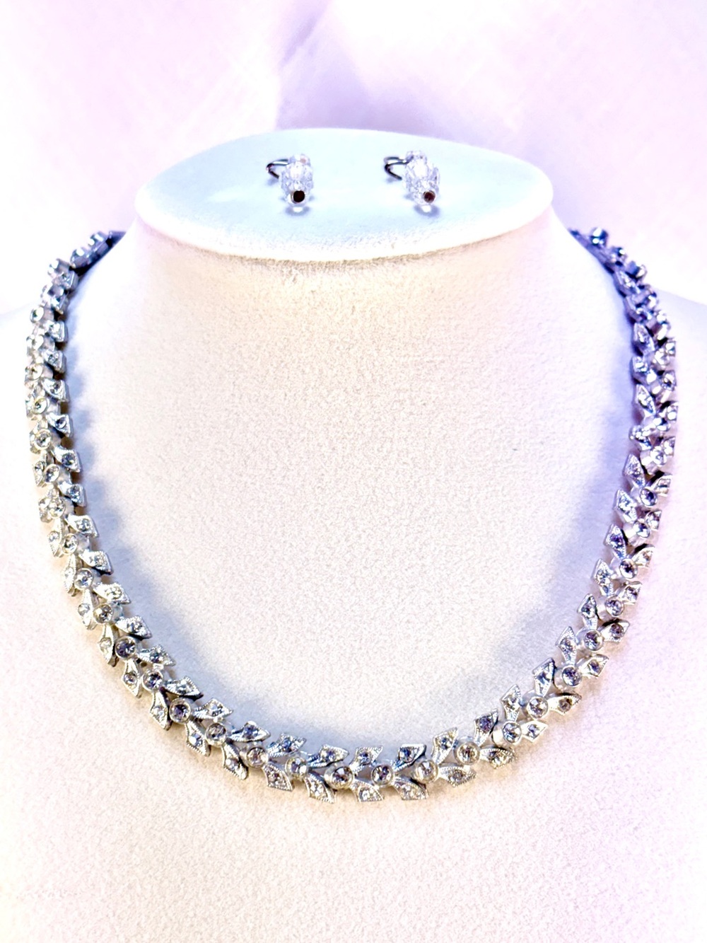 Women Jewelry Necklace Earrings Set Crystal Faceted Rhinestones Set in Silver